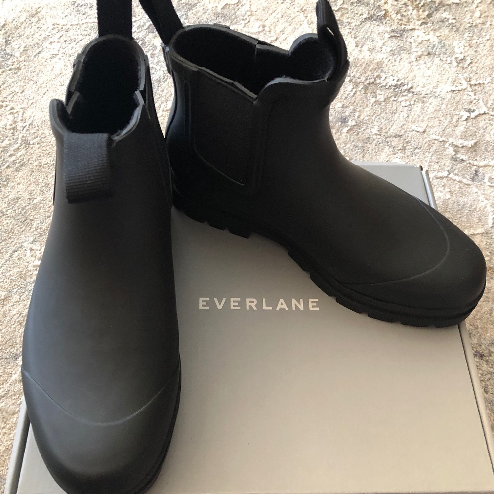 Women's Everlane Black Rain Boot - size 6
